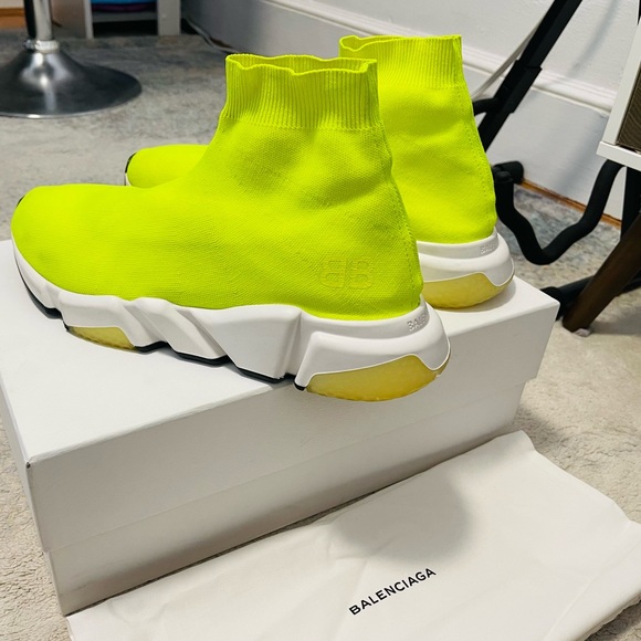 Like New Men’s Size 11 Balenciaga Speed Trainers With BB Print Yellow/Limelight - Picture 4 of 12